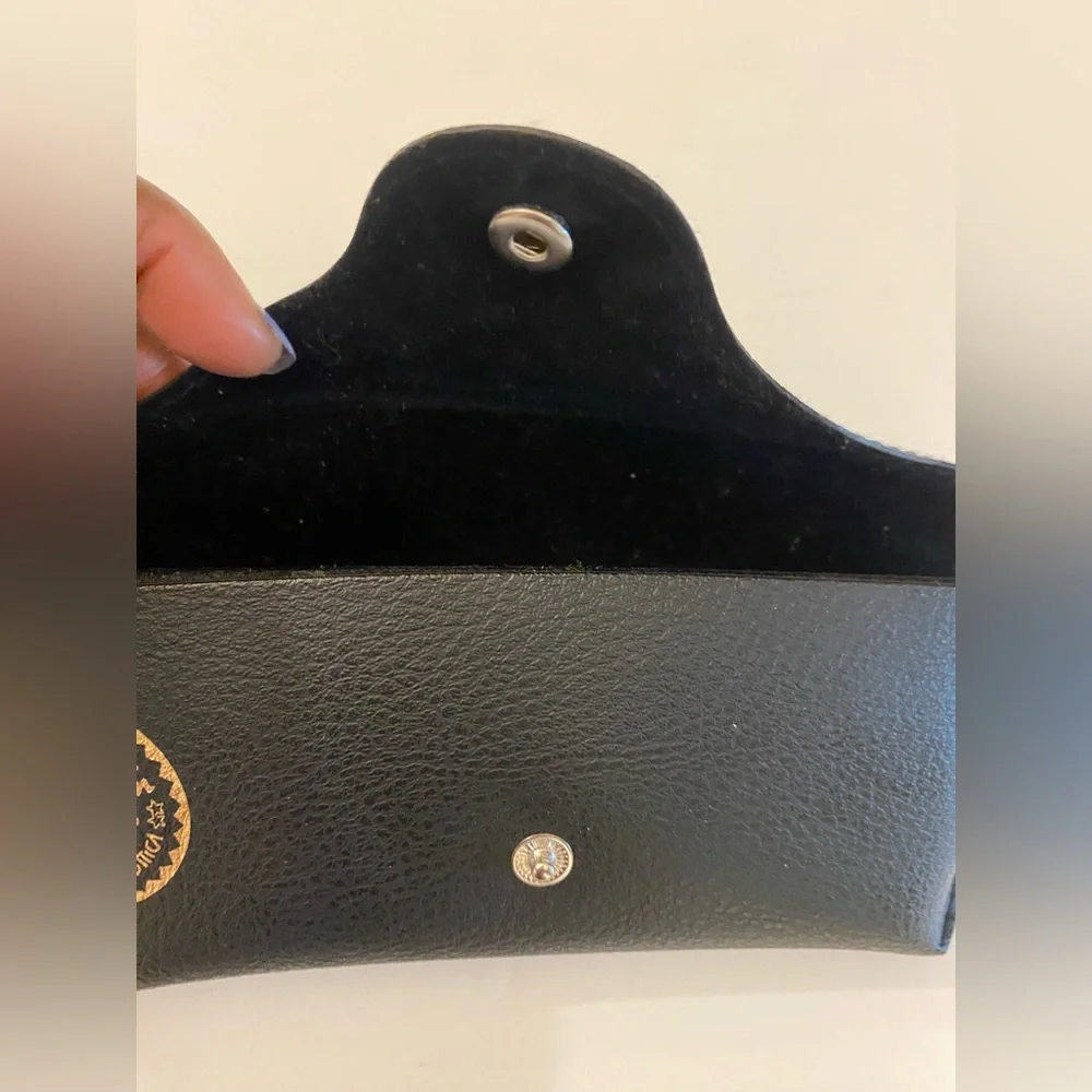 Ray-Ban Black Case with Gray Cloth - Picture 3 of 3